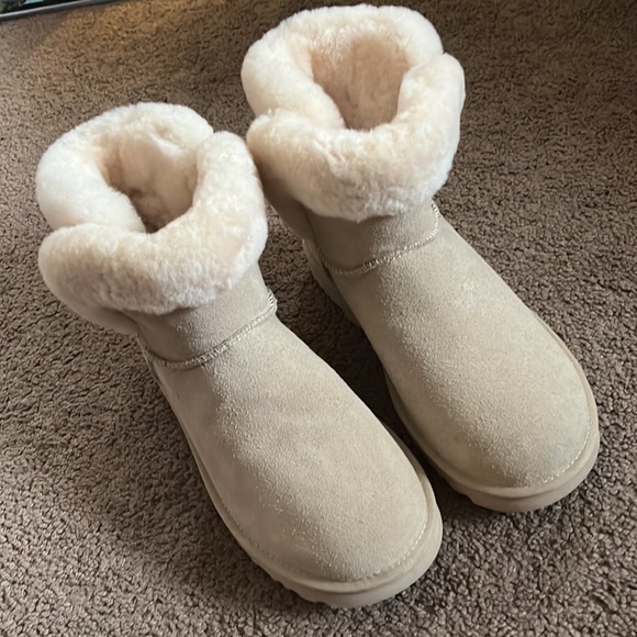 Ugg - Picture 14 of 15
